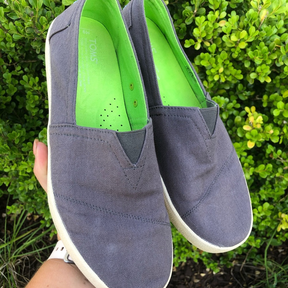 Men’s Grey Toms Size 9